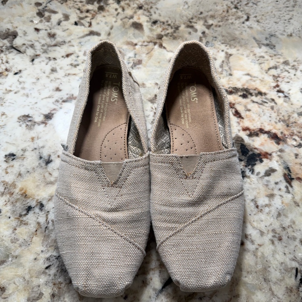 TOMS Women's Beige Canvas Alpargata classic comfortable slip on Flats loafers
